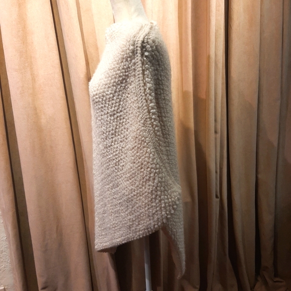 Cocogio Knit Poncho - Picture 3 of 10